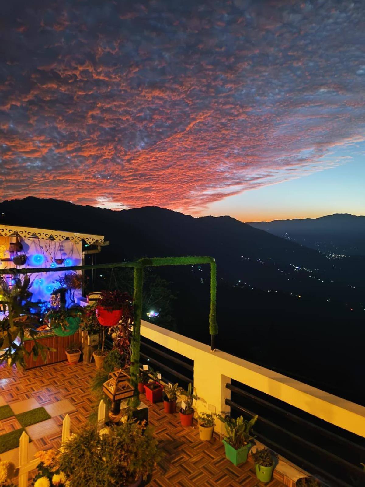 The Sunset Nest Offbeat Homestay Darjeeling  Dış mekan fotoğraf