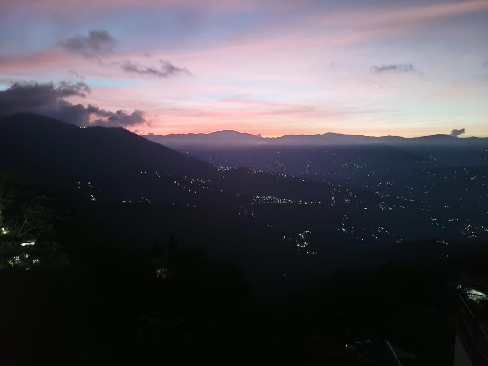 The Sunset Nest Offbeat Homestay Darjeeling  Dış mekan fotoğraf
